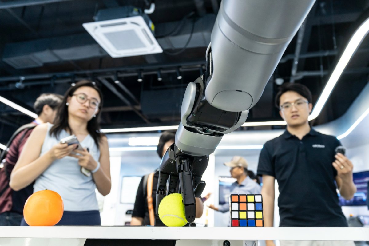 <p>China elimina más de 12.000 carreras universitarias y acelera formación en IA, chips y robótica</p>