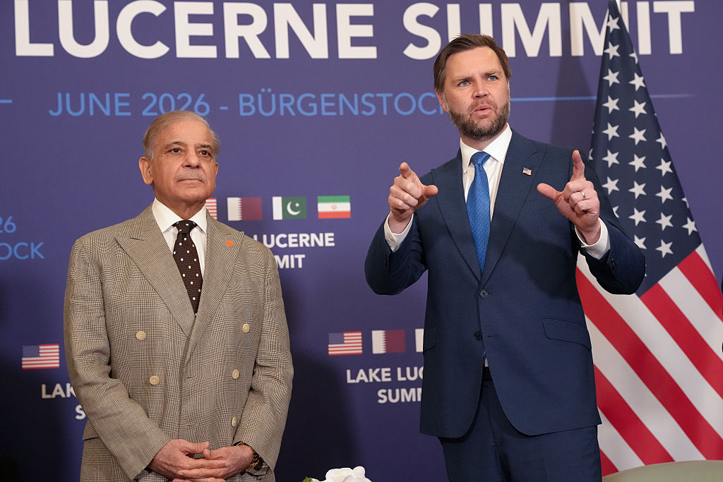 <p>EEUU e Irán inician conversaciones en Suiza sobre un acuerdo de paz permanente</p>