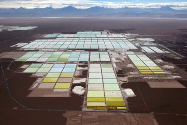 <p>Más allá de las baterías: Estudio proyecta "segunda ola de demanda de litio" impulsada por la IA, robótica y energía nuclear</p>