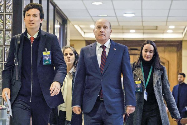 Ley miscelánea: Quiroz negocia con parlamentarios una mayor baja al impuesto corporativo en pos de lograr más apoyos