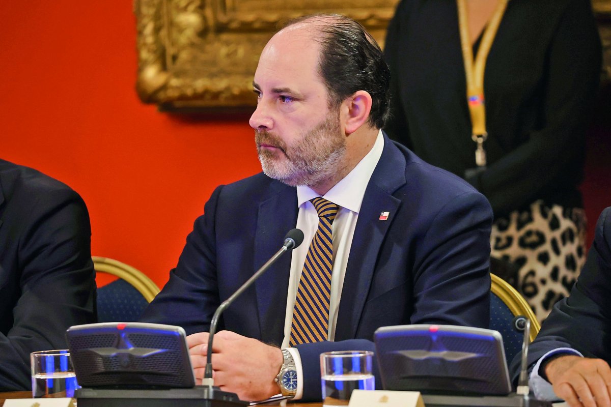 <p>Ministro Rau defiende proyecto de contratos por hora y anticipa el tenor de los cambios a Ley de 40 horas</p>