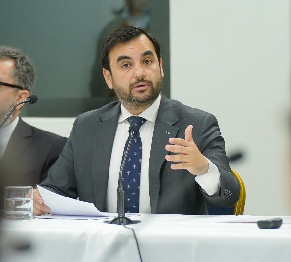 <p>“Se busca revivir un sistema cuestionado”: el portazo del exministro Gajardo a la ley interpretativa para nombrar notarios</p>