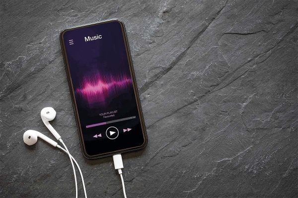 Spotify, sellos discográficos y plataformas de streaming activan lobby en Chile contra ley Tommy Rey