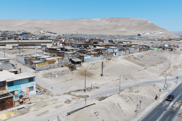 <p>Demolición de toma en Cerro Chuño, Arica, avanza con recursos aprobados, pero Contraloría alerta falta de claridad en entrega de terrenos</p>
