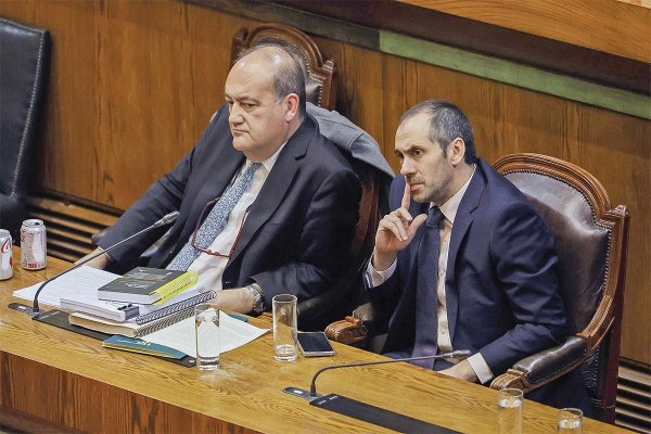 <p>El abogado Patricio Zapata junto al exministro de Hacienda, Nicolás Grau. Foto: Aton Chile</p>