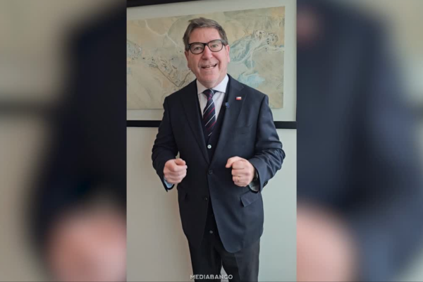 <p>Ahora en DF | Biministro Mas celebra acuerdo logrado entre Anglo American y Codelco para operar en conjunto Los Bronces y Andina</p>