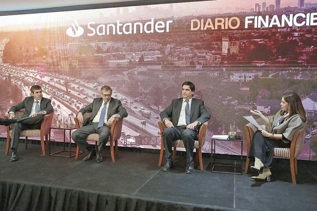 <p>De izq. a der.: director Ardian, Emilio Andrade; gerente general Grupo Costanera, Diego Savino; y CEO Penta Las Américas, Cristóbal Rodríguez. Foto: José Montenegro</p>