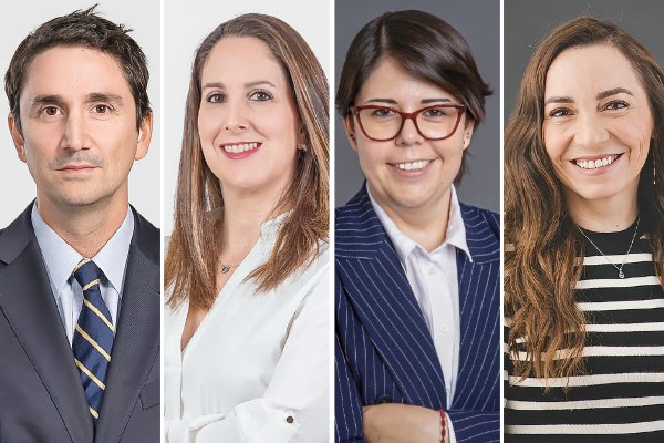 Andrés Rodríguez, socio Barros & Errázuriz abogados; Carolina Flisfisch, socia del área de Tecnología de Cariola Díez Pérez-Cotapos; Rebeca Zamora, socia de HD Compliance; Paulina Silva, managing partner de Bitlaw.