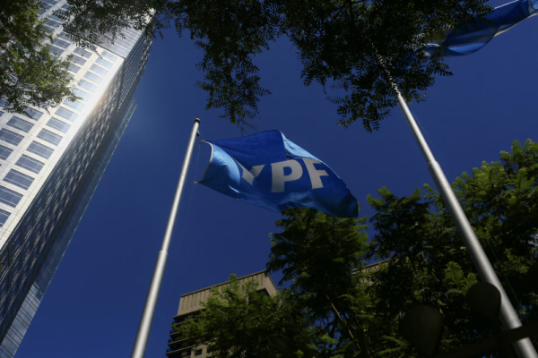 <p>YPF firma carta mandato con BID Invest para estructurar financiamiento por hasta US$ 500 millones para Vaca Muerta</p>