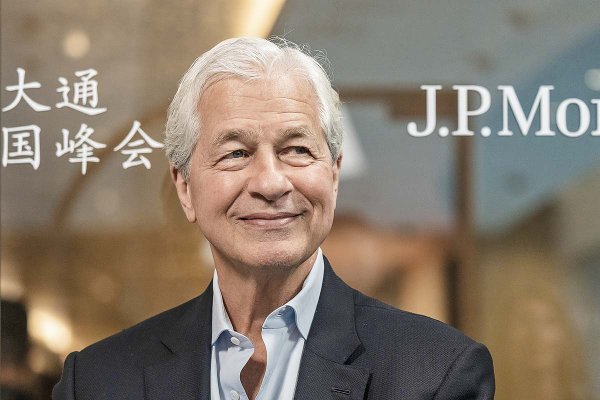 <p>JPMorgan apuesta por un destacado banquero de inversión y un experimentado operador como herederos de Dimon</p>
