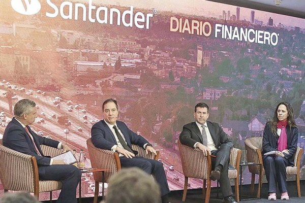 <p>Participaron en el panel Juan Pablo Raffetto, de MetLife; Rodrigo Ordoñez, de AFP Habitat; y María Francisca Yáñez, de Banco Santander. Foto: José Montenegro</p>
