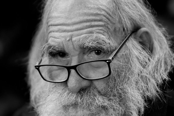 <p>Roberto Merino, el cronista de Santiago: “Todavía en la sociedad santiaguina más chica, de elite, los pelambres son cosa seria"</p>