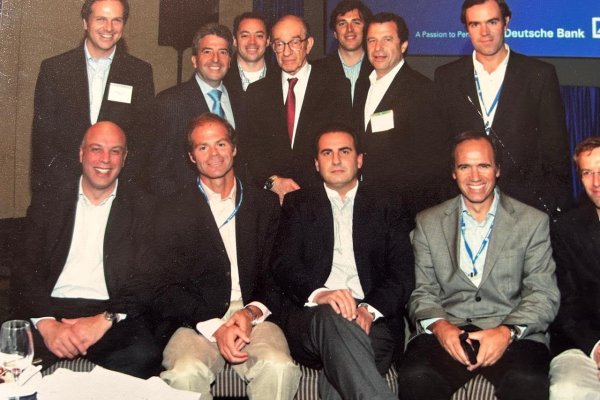 La foto de chilenos en Miami que volvió a circular tras la muerte de Alan Greenspan