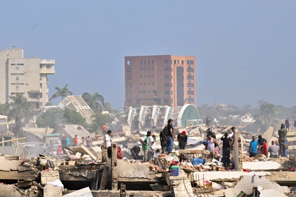 Los venezolanos buscan sobrevivientes tras devastadores terremotos