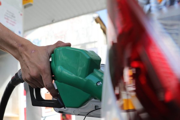 <p>Los precios del petróleo han caído hasta niveles cercanos a los previos a la guerra, aliviando la presión sobre la inflación por el lado de los combustibles.</p>