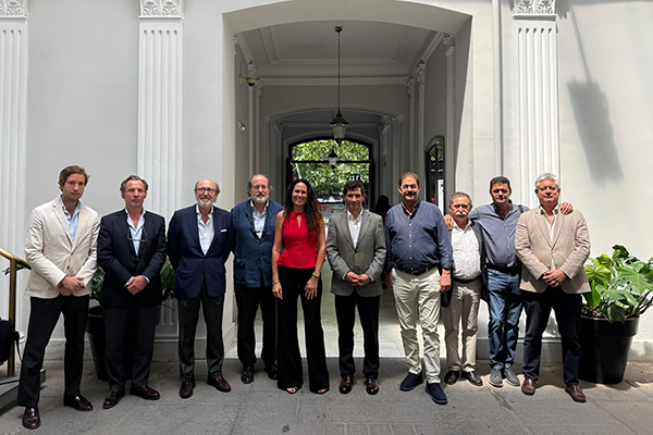 Representantes de AGUNSA Europa, Grupo Sicar, Grupo de Empresas Navieras (GEN) y Terminal Marítima del Grao (TMG).