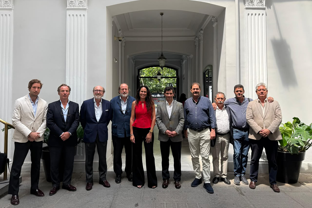 <p>Representantes de AGUNSA Europa, Grupo Sicar, Grupo de Empresas Navieras (GEN) y Terminal Marítima del Grao (TMG).</p>
