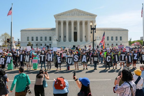 <p>Corte Suprema de EEUU falla en contra de decreto de Trump que limita la ciudadanía por derecho de nacimiento</p>