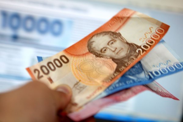 <p>Mientras avanza la digitalización, encuesta revela que los chilenos quieren mantener el pago en efectivo</p>