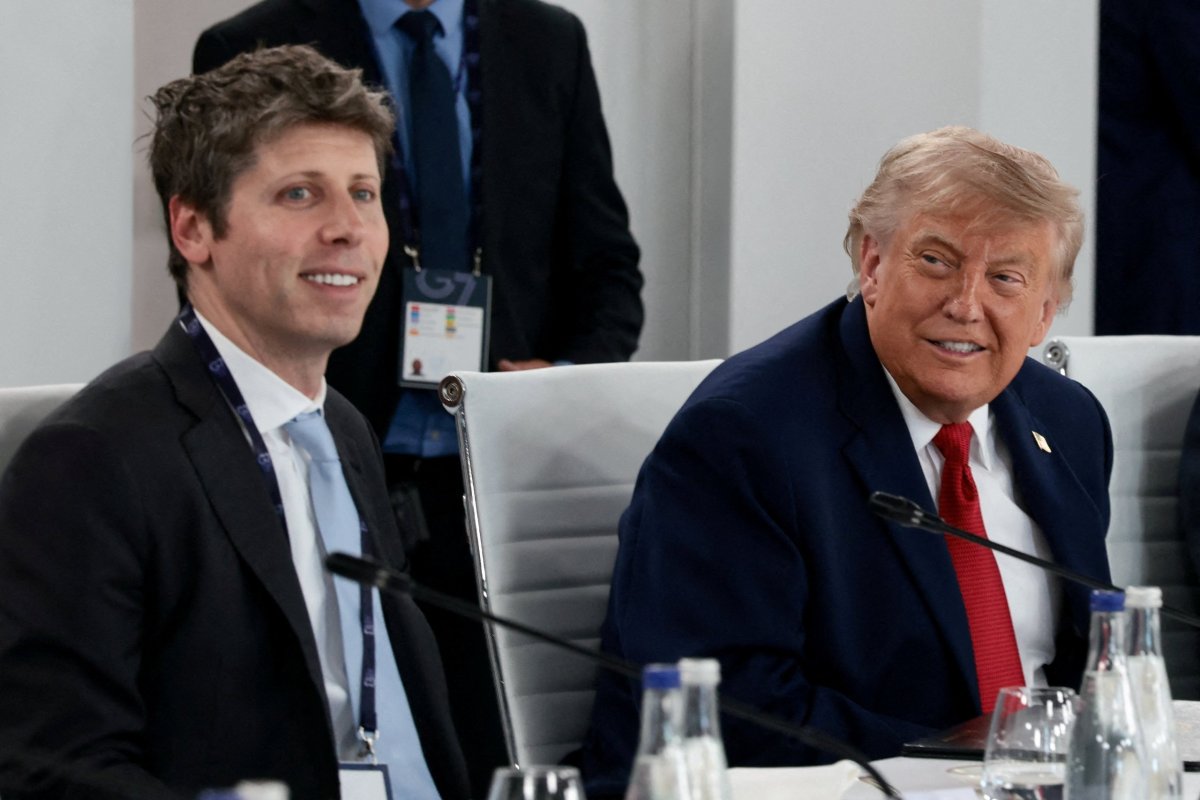 <p>Altman y Trump durante un almuerzo de trabajo entre líderes y CEO de tecnológicas en la Cumbre del G7 en Evian-les-Bains, Francia, a mediados de junio. (Foto: Reuters)</p>