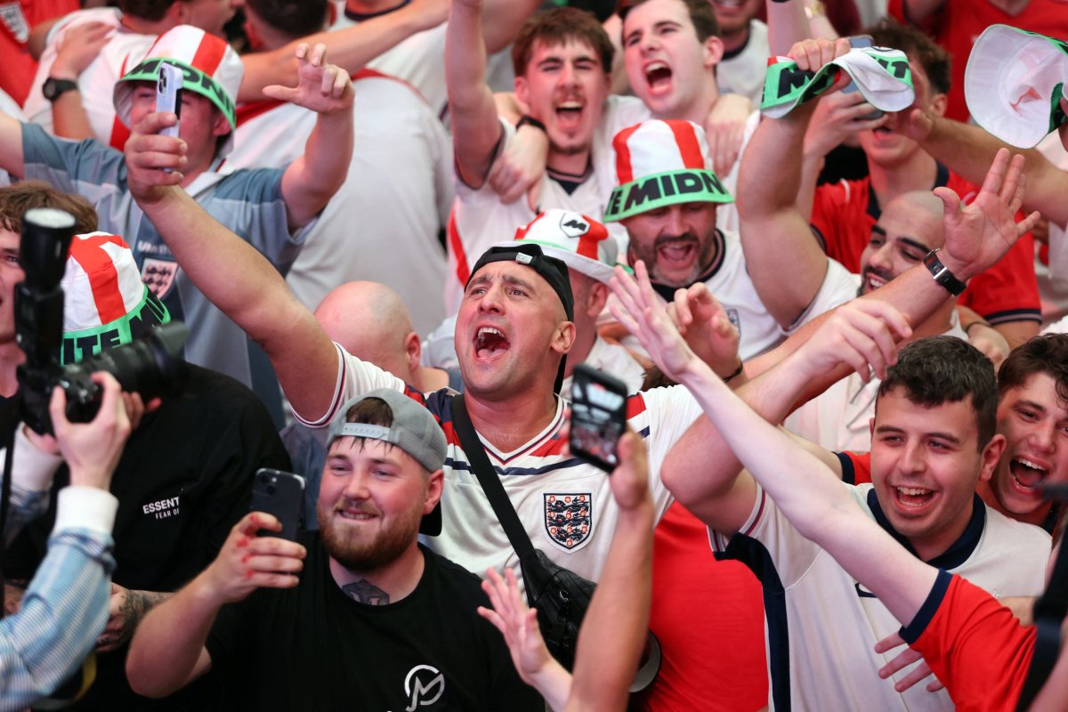 <p>El gobierno británico extiende el horario de los pubs ingleses hasta las 5 de la mañana para el partido contra México</p>