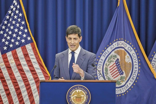 <p>EEUU creó menos empleos de los esperados en junio y se reducen expectativas de un alza de tasas de la Fed</p>