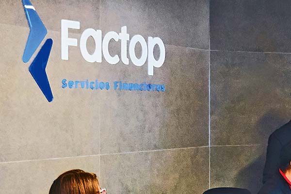 <p>Los cheques ligados a las hermanas Luksic y Elberg que financiaron un nuevo reparto de la quiebra de Factop</p>