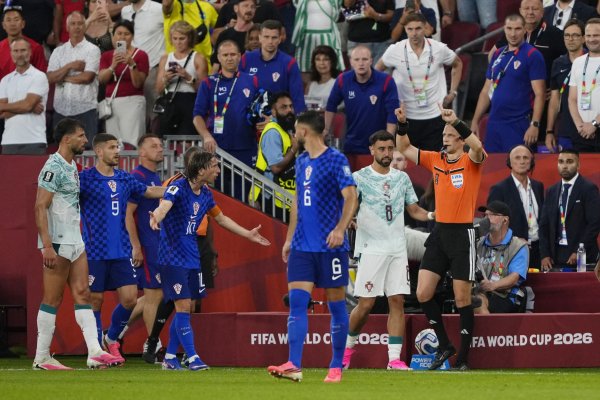 <p>Cómo funciona la tecnología en el balón del Mundial que anuló el gol de Croacia y definió el paso de Portugal a los octavos de final</p>