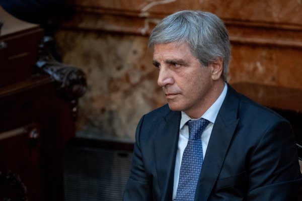 <p>Argentina apunta al grado de inversión en 2031 y descarta salir al mercado internacional</p>