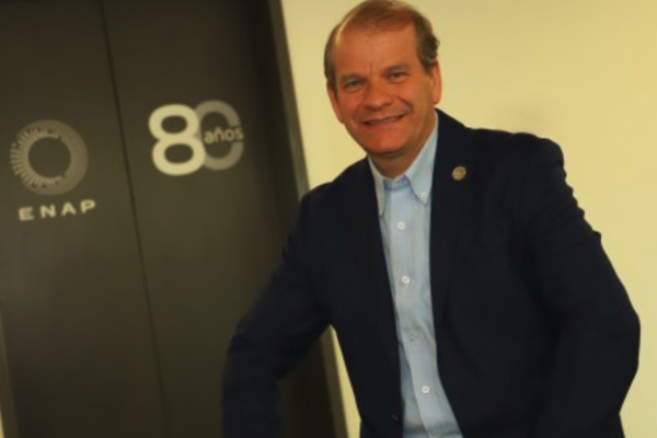 <p>ENAP blinda a Friedmann: el gerente de los mejores resultados históricos seguirá al mando en un escenario más adverso</p>