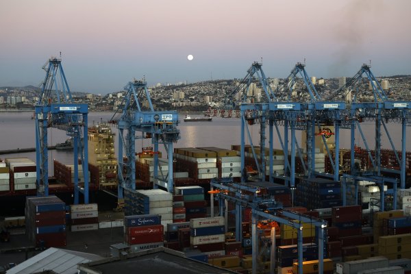 <p>El cara y sello de junio: fuerte alza de las exportaciones, pero las importaciones de bienes de capital suman segundo mes de baja</p>