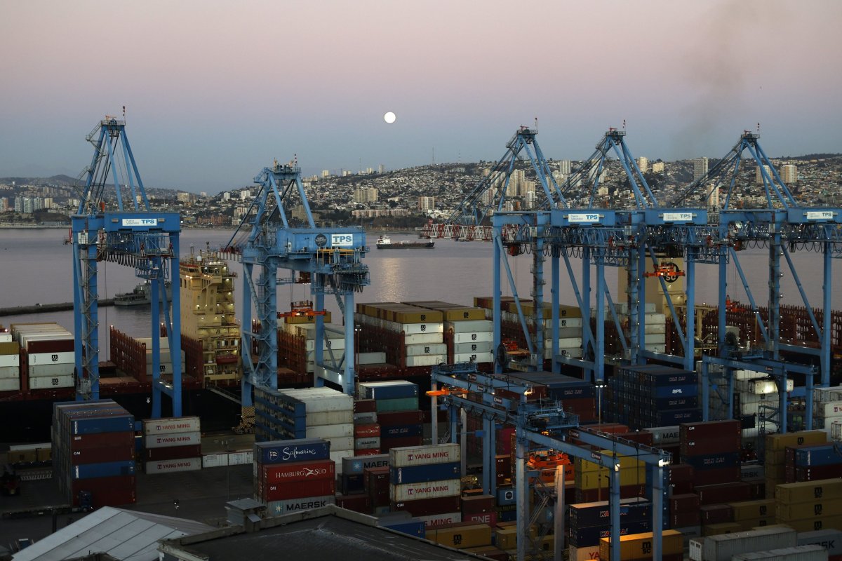 <p>El cara y sello de junio: fuerte alza de las exportaciones, pero las importaciones de bienes de capital suman segundo mes de baja</p>