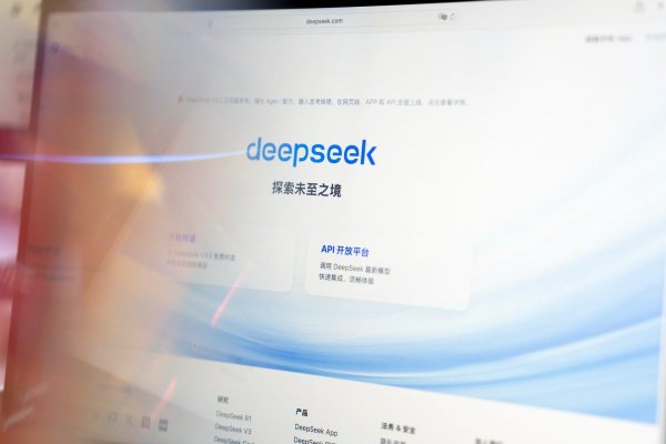 La startup china DeepSeek está desarrollando su propio chip de IA, según fuentes