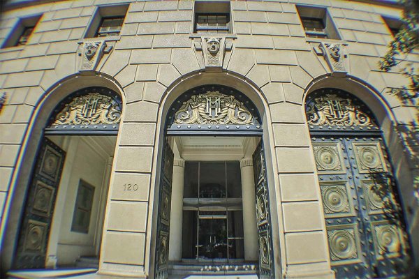 <p>En tiempo récord y por estrecho margen, el Senado aprueba y despacha a ley autorización para mayor endeudamiento del gobierno</p>