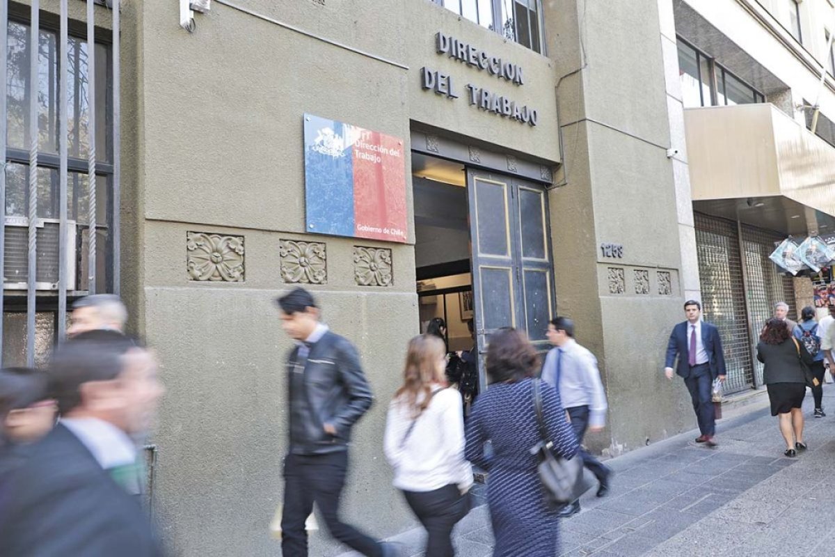<p>Remezón en el mundo sindical: DT revierte polémico criterio sobre los acuerdos marco y descarta que puedan ser tratados como una forma de negociación colectiva</p>