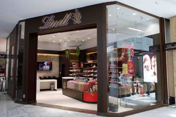 <p>Lindt duplica su apuesta por Chile: proyecta expandir su red de tiendas y fortalece su logística junto a DHL</p>