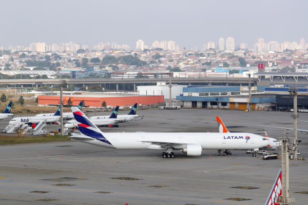 <p>Latam Airlines convoca a accionistas para aprobar un plan de recompra de acciones de hasta el 5%</p>