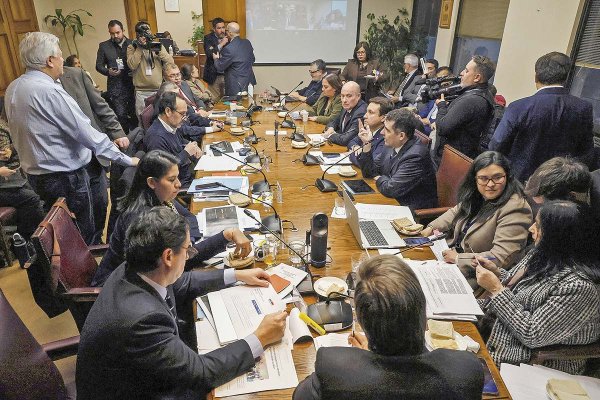 <p>La comisión de Trabajo del Senado inició el análisis del proyecto misceláneo. Foto: Aton.</p>