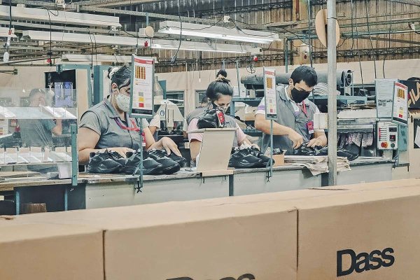 <p>Fabricante de Nike y Adidas en Argentina cierra su última planta y dejará de tener actividad industrial en el país</p>