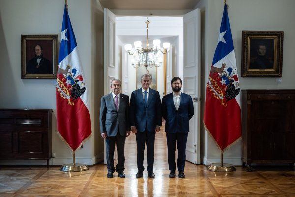 <p>Ahora en DF | Expresidentes Frei y Boric visitan La Moneda para almuerzo protocolar con Kast</p>