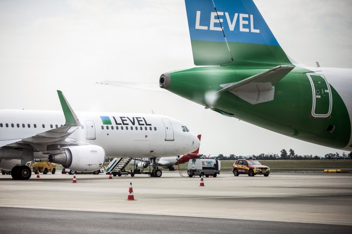 <p>Level reduce vuelos Santiago-Barcelona, en medio de ajustes en la compañía</p>