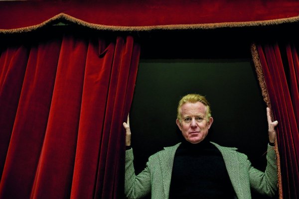 De Harry Potter a "Orgullo y prejuicio" en el Municipal: Los días chilenos del actor y dramaturgo inglés Ian Kelly