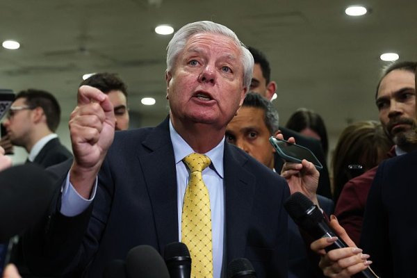 <p>Sorpresiva muerte de senador y estrecho aliado de Trump enciende compleja sucesión a pocos meses de las elecciones de mitad de período</p>