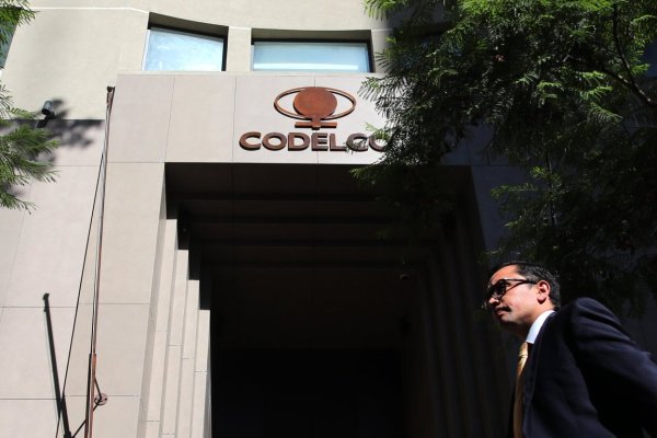 <p>Codelco se desiste de recurso de amparo contra Contraloría luego que organismo anunciara sistema de control alternativo para operaciones societarias de mineras estatales</p>