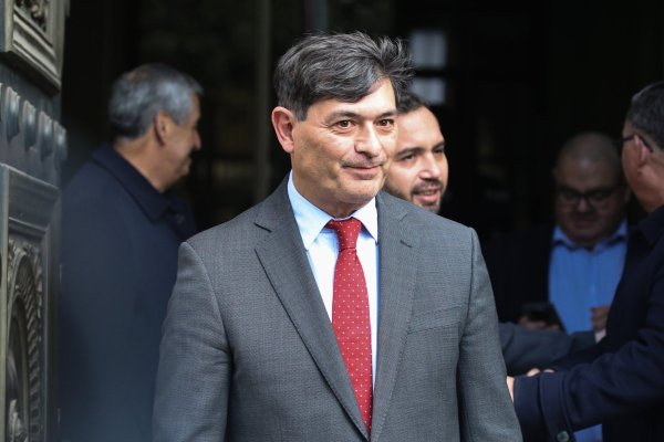 <p>Parisi llama a aprobar la megarreforma, pero exige ajustes para entregar mayor certeza jurídica y tributaria al sector privado</p>