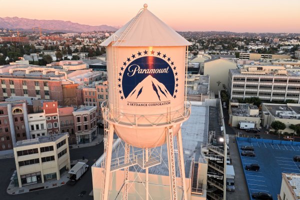 <p>California y otros 11 estados buscan bloquear fusión entre Paramount y Warner Bros</p>