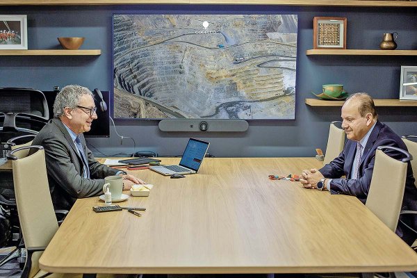 Presidente del directorio, Bernardo Fontaine, con el CEO de Codelco, Jorge Gómez.