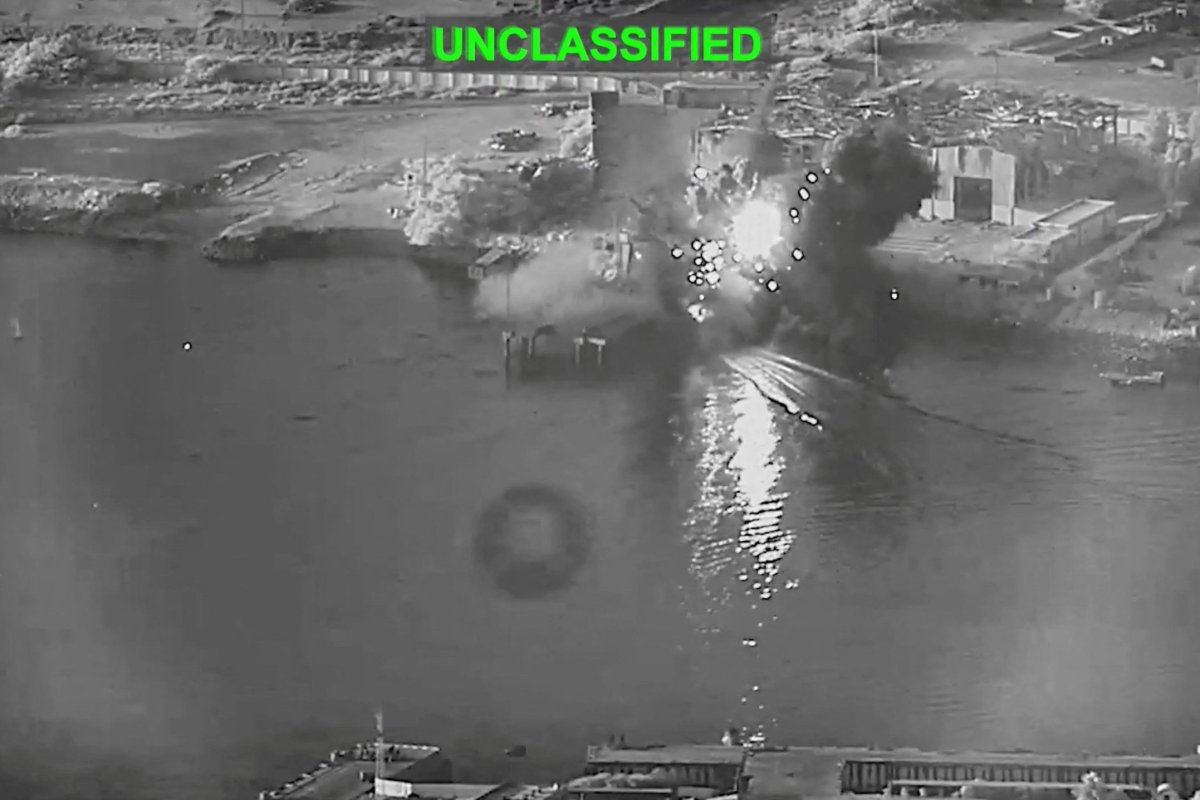 <p>Lanzamiento de un misil estadounidense contra un objetivo iraní en las primeras horas del lunes. (Foto: U.S. Central Command via Reuters)</p>