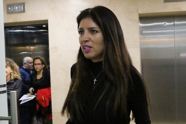 <p>Karen Rojo regresa este miércoles a Chile y la justicia definirá cuánto de su condena ya cumplió en Países Bajos</p>
