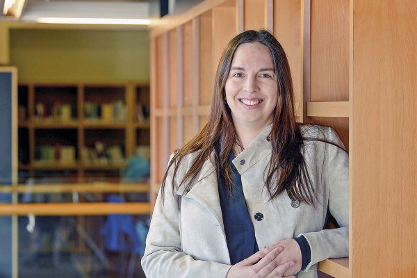 Loreto Bravo, directora del Instituto de Data Science UDD: “Los países del sur global deben tener sus propios modelos de IA para asegurar la continuidad si cambia el acceso”